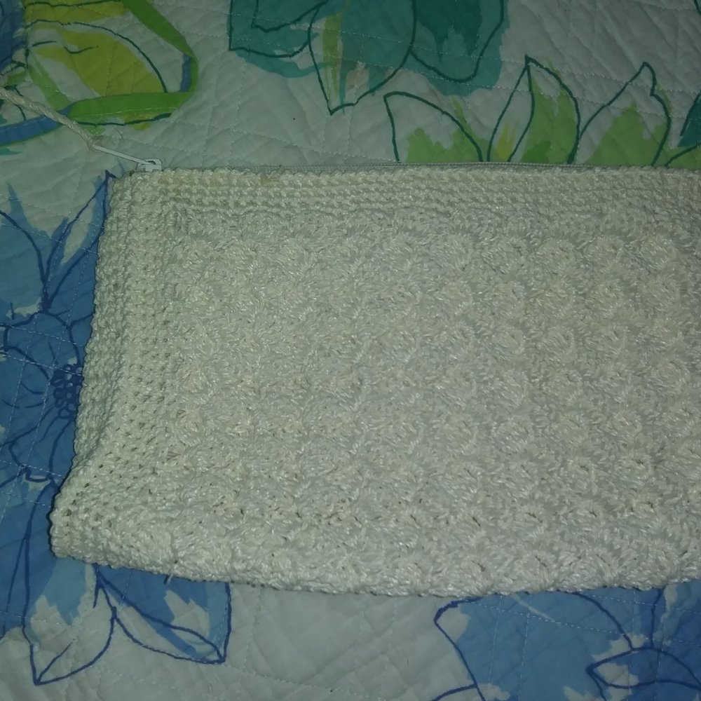 Vintage 70's White Crocheted Glazed Raffia Clutch